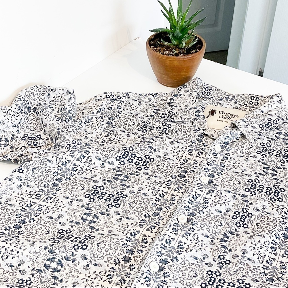 Vintage Silk Shirt Blue White Floral Print Short Sleeve Medium - Picture 2 of 9
